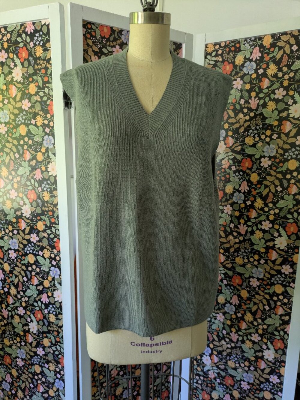 Grey Sweater Vest, Size M